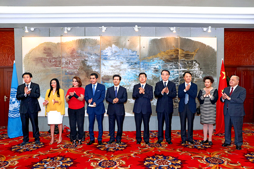 《可持续发展_文明与爱》绘画展在民族文化宫开幕 《可持续发展_文明与爱》绘画展在民族文化宫开幕