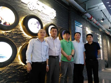 杨永忠院长应邀到山东创意机构考察 杨永忠院长应邀到山东创意机构考察