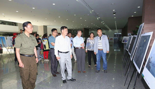 大型环保公益摄影展览在内蒙古大学展出 大型环保公益摄影展览在内蒙古大学展出