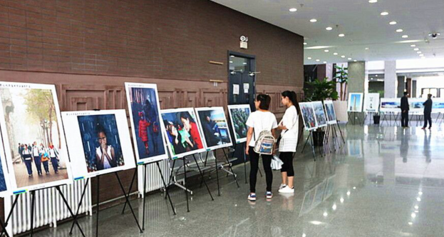 大型环保公益摄影展览在内蒙古大学展出 大型环保公益摄影展览在内蒙古大学展出