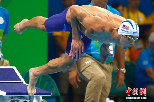 图为菲尔普斯起跳瞬间。 <a target='_blank' href='http://www.chinanews.com/' >中新网</a>记者 富田 摄 图为菲尔普斯起跳瞬间。 <a target='_blank' href='http://www.chinanews.com/' >中新网</a>记者 富田 摄