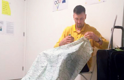 据记者了解,和里约其他的奥运配套设施比,因为涉及到未来的商业化运作,奥运村的情况其实还不算太糟糕,更多是因为工期太赶而未及收尾,毕竟在各国代表团入住前两天才刚刚做完保洁工作。