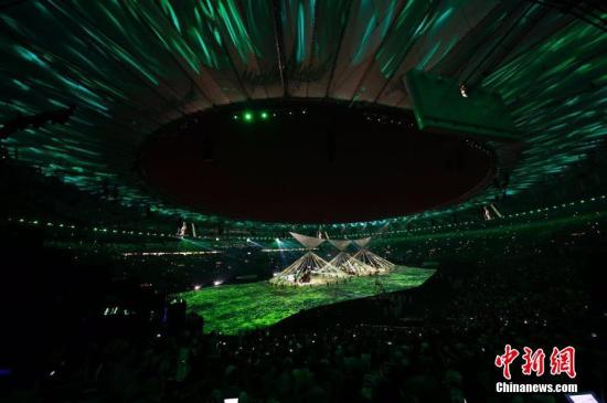 当地时间8月5日晚8时,2016里约奥运会开幕式在里约热内卢马拉卡纳体育场举行。图为开幕式现场表演。<a target='_blank' href='http://www.chinanews.com/' >中新网</a>记者 盛佳鹏 摄 当地时间8月5日晚8时,2016里约奥运会开幕式在里约热内卢马拉卡纳体育场举行。图为开幕式现场表演。<a target='_blank' href='http://www.chinanews.com/' >中新网</a>记者 盛佳鹏 摄