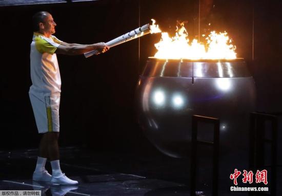 当地时间8月5日晚8时,2016里约奥运会开幕式在里约热内卢马拉卡纳体育场举行,利马点燃奥运圣火。 当地时间8月5日晚8时,2016里约奥运会开幕式在里约热内卢马拉卡纳体育场举行,利马点燃奥运圣火。