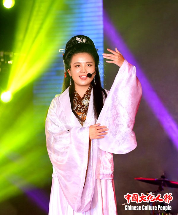 左宏元助阵周倩演唱会_歌声庆国庆共圆中国梦 左宏元助阵周倩演唱会_歌声庆国庆共圆中国梦