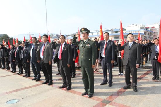 纪念红军长征胜利80周年决战脱贫攻坚誓师大会(伍忠明摄) 纪念红军长征胜利80周年决战脱贫攻坚誓师大会(伍忠明摄)