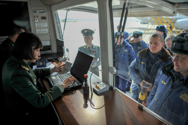 俄罗斯“勇士”特技飞行表演队抵达中国