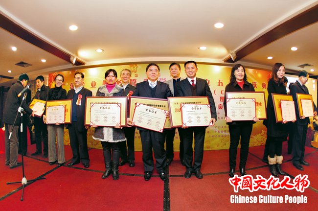 �ܷ�������Բ�Σ���ÿ���˶������������ʵĻ���