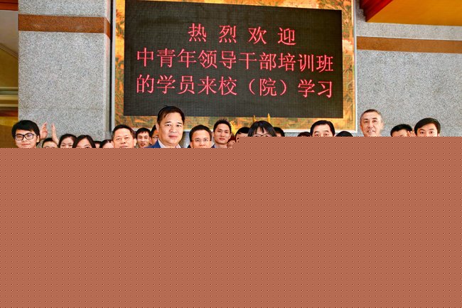 �ܷ�������Բ�Σ���ÿ���˶������������ʵĻ���