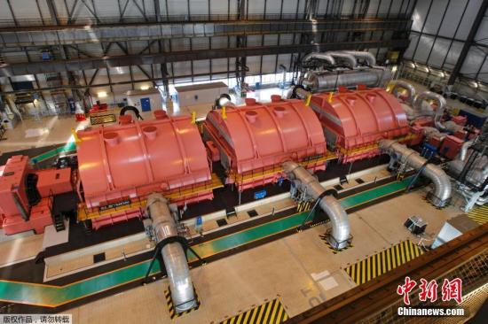 图为弗拉芒维尔核电站内部资料图。芒什省政府发表公告说,此次爆炸并未造成核泄漏风险。截至中午12时,爆炸后的火势正在得到控制。事件发生后,核电站工作人员已经关停了现有两座反应堆中的一座。