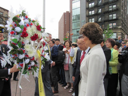 �����׻����⡣�������������ձ���/�ռ�Ө �㣩