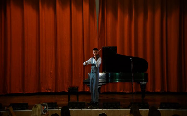 中国选手获得乌克兰国际青少年音乐大赛大奖 中国选手获得乌克兰国际青少年音乐大赛大奖