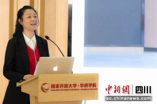 中国侨联副主席,四川省侨联主席刘以勤。 中国侨联副主席,四川省侨联主席刘以勤。