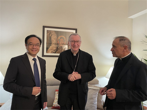 特朗普再度当选美国总统,油画作品《祷》成中美文化交流佳话 特朗普再度当选美国总统,油画作品《祷》成中美文化交流佳话