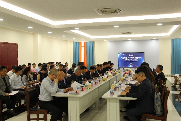 "��ǧ��"AI�˲żƻ�����������Я�ֶ��˹����˹����ܴ��¸ߵأ���ѧ�ȳ�ϯ����̩