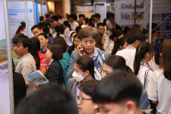 "��ǧ��"AI�˲żƻ�����������Я�ֶ��˹����˹����ܴ��¸ߵأ���ѧ�ȳ�ϯ����̩